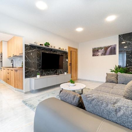 Apartman Discreet Kysucke Nove Mesto Exteriör bild