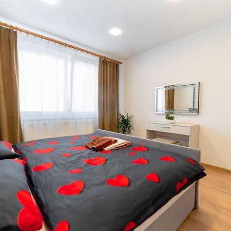 Apartman Discreet Kysucke Nove Mesto Exteriör bild