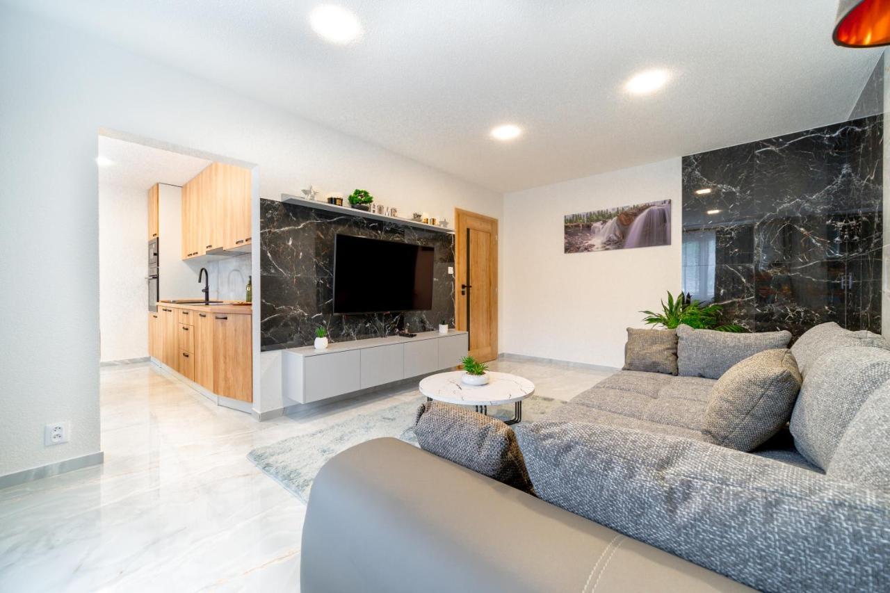 Apartman Discreet Kysucke Nove Mesto Exteriör bild