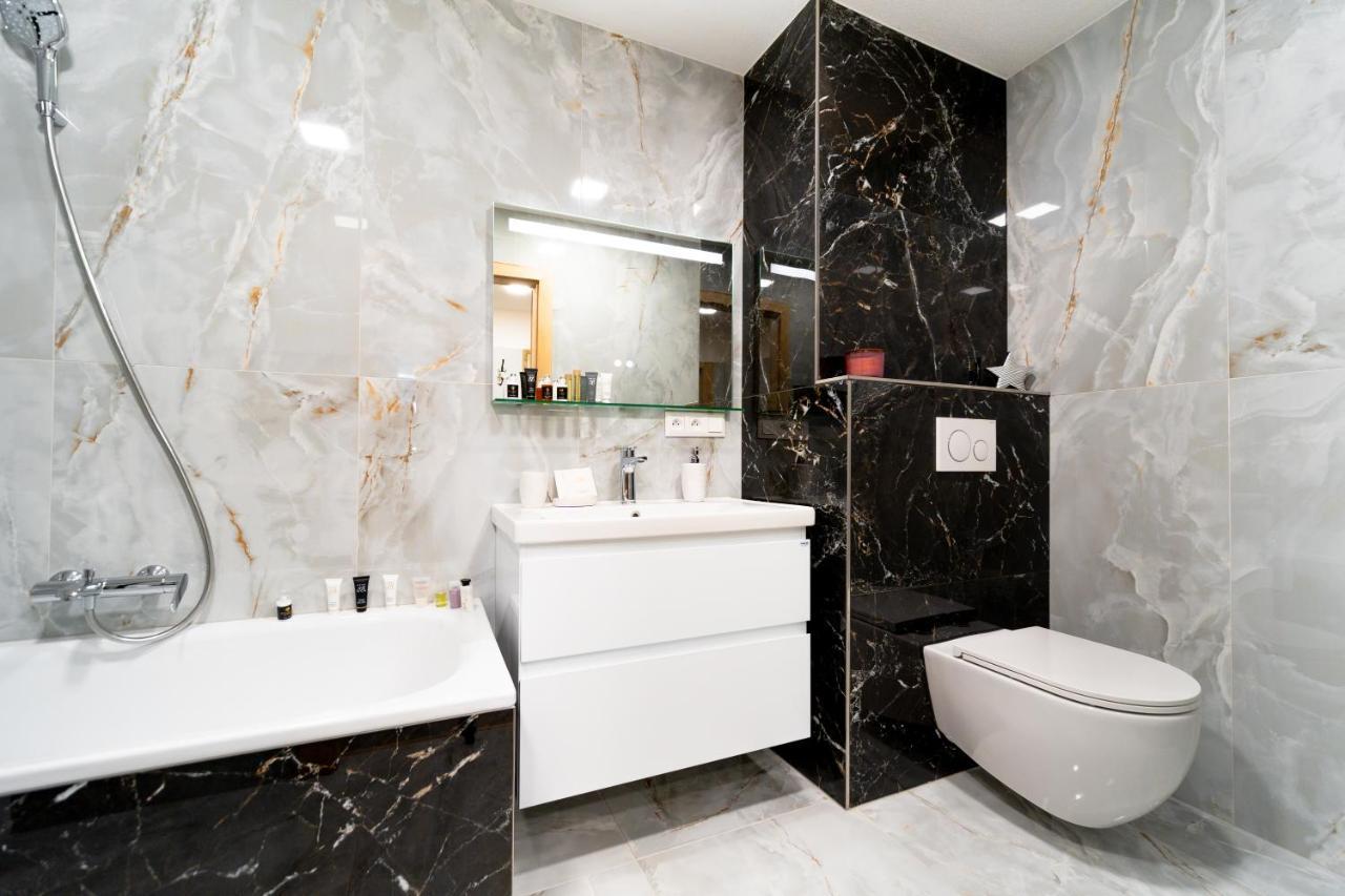 Apartman Discreet Kysucke Nove Mesto Exteriör bild