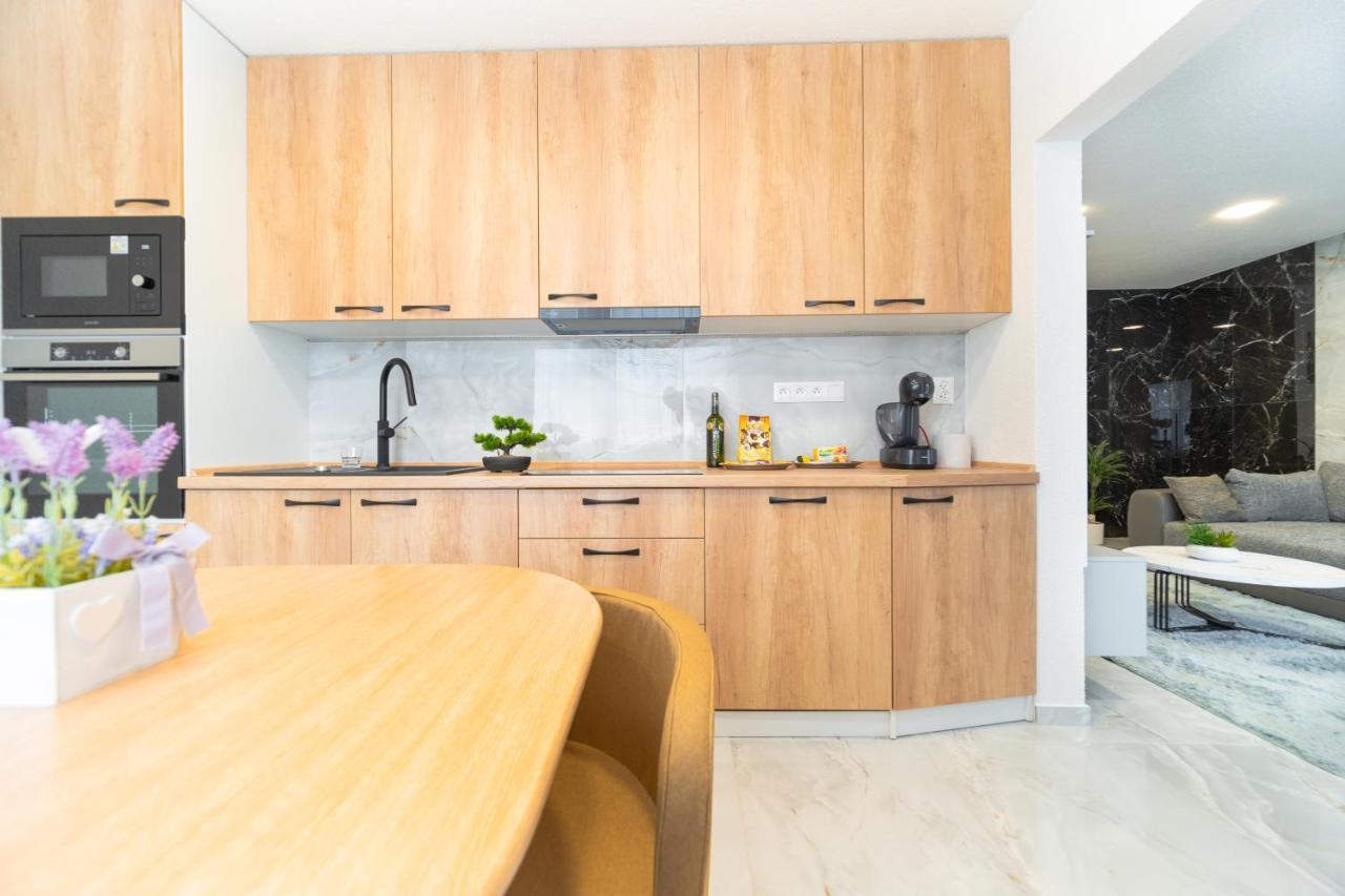 Apartman Discreet Kysucke Nove Mesto Exteriör bild