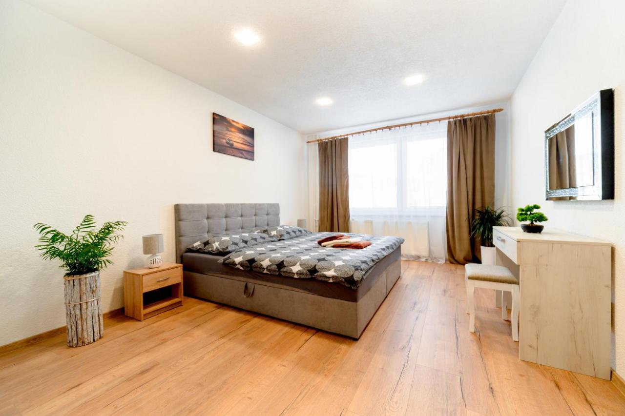 Apartman Discreet Kysucke Nove Mesto Exteriör bild