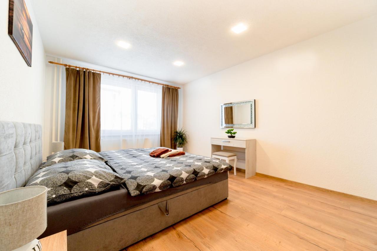 Apartman Discreet Kysucke Nove Mesto Exteriör bild