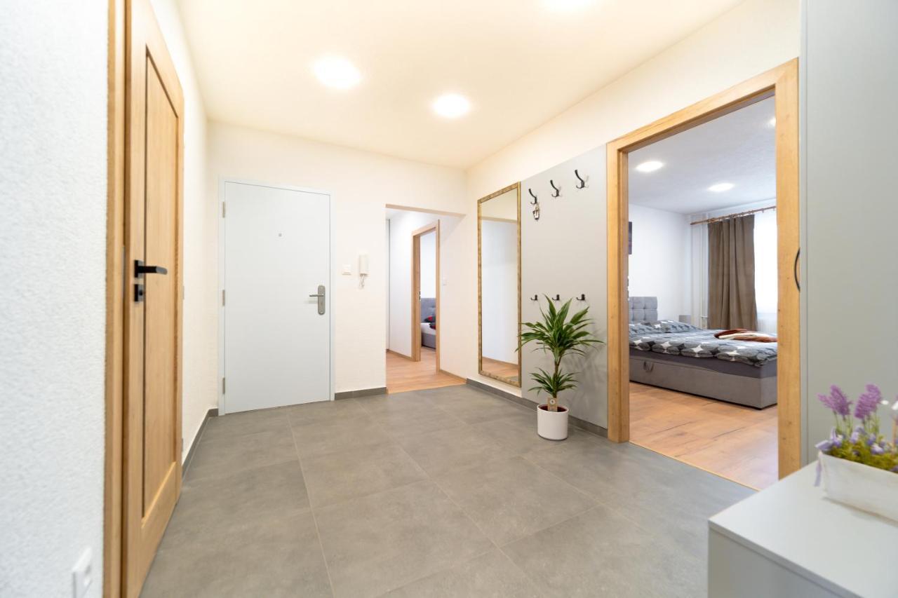 Apartman Discreet Kysucke Nove Mesto Exteriör bild